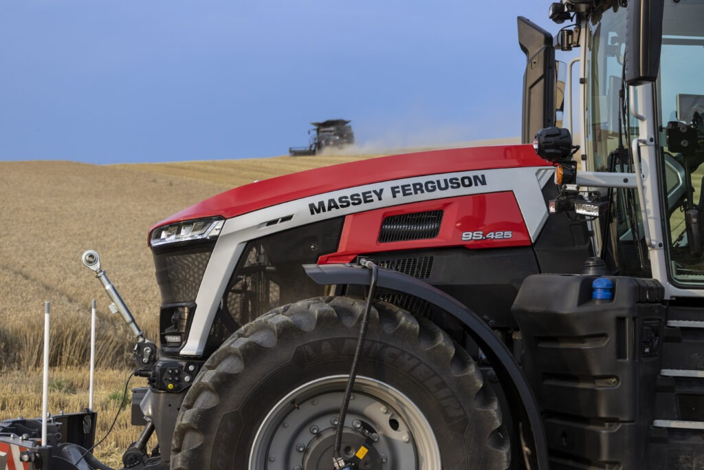 MF9S_EU_TRAILER_MF_IDEAL7T_WORKING_FR_0623-8788